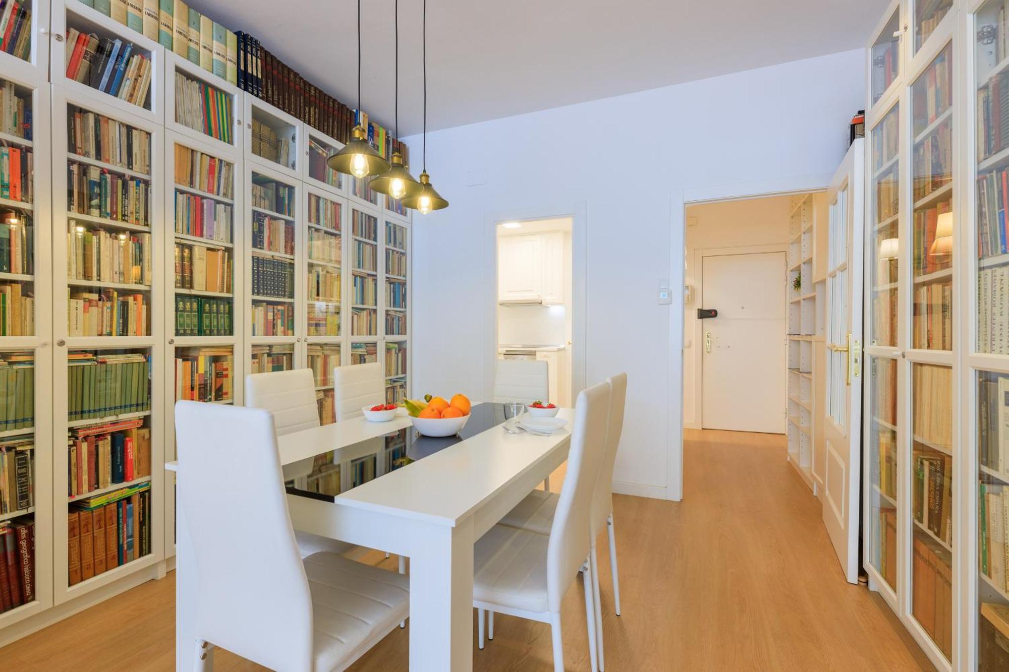 Aparteasy - Private Terrace, 3 Bedrooms, Eixample *