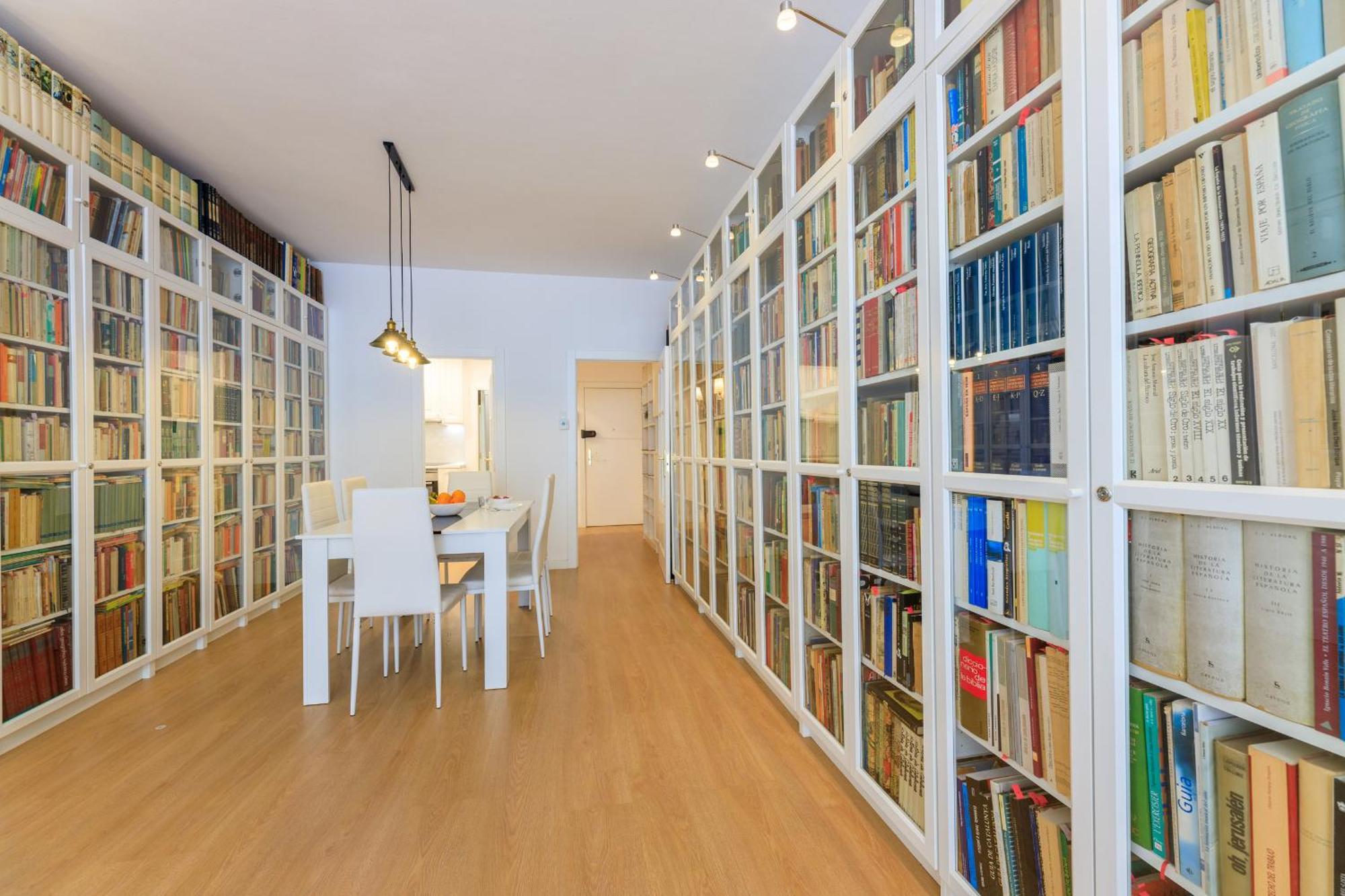 Aparteasy - Private Terrace, 3 Bedrooms, Eixample Barcellona